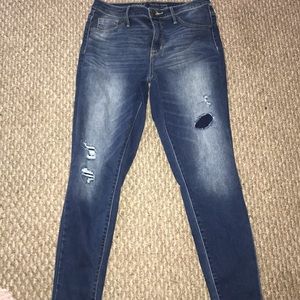 Distressed skinny jeans